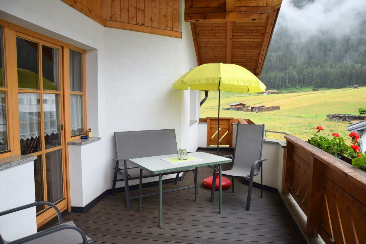 Apart Andrea Appartement Pfunds Buitenkant foto